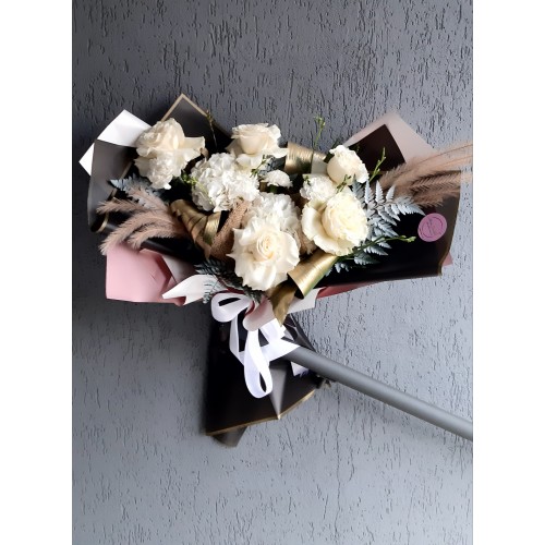 Buchet DELUXE cu hortensia alba si trandafiri albi