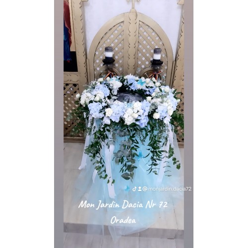 Aranjament Cristelnita flori alb,albastru Aranjament Cristelnita flori alb,albastru